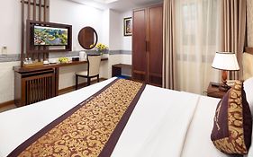 Paris Nha Trang Hotel y Apartamento